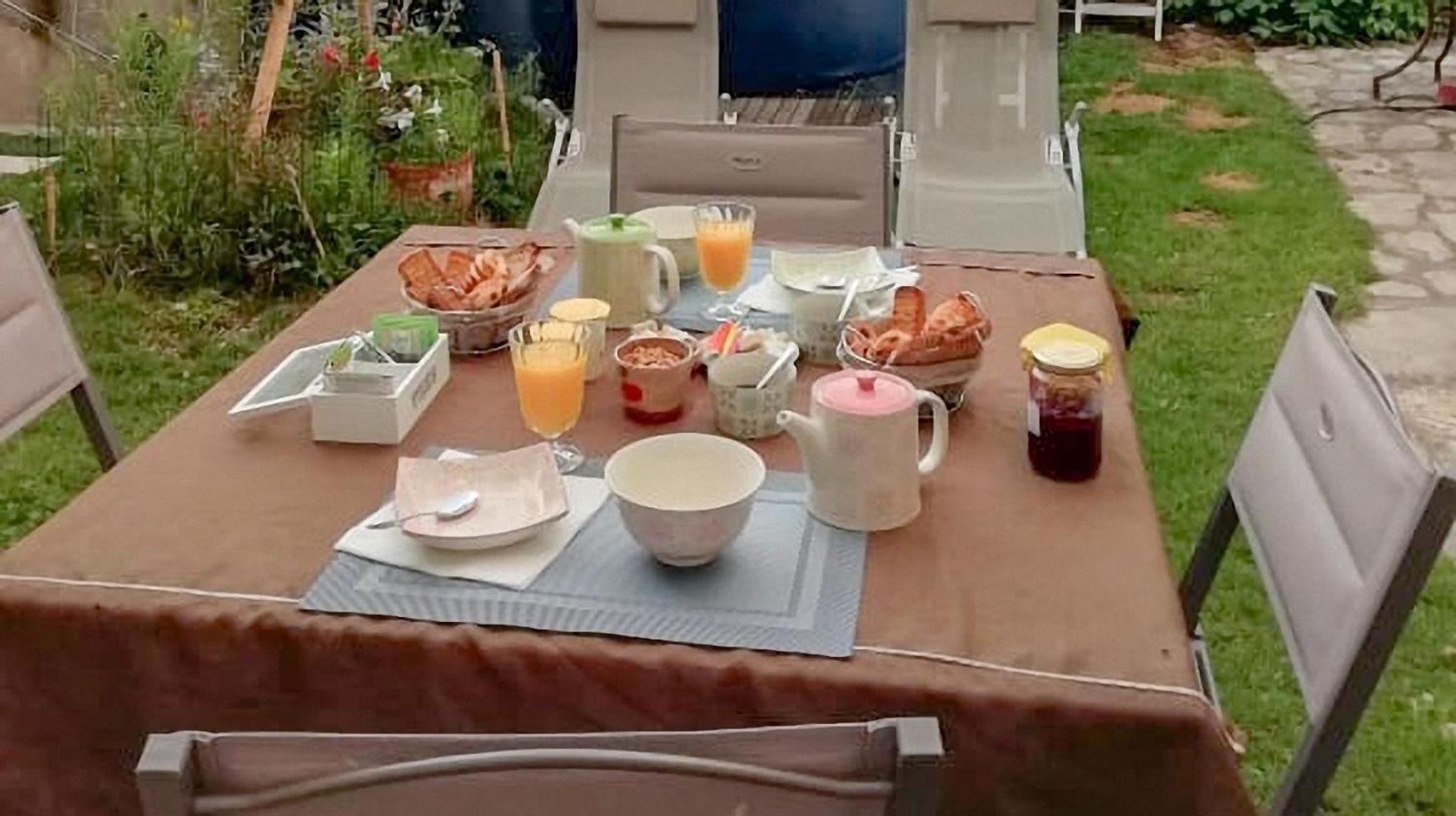 Chez Nathalie Et Etienne Bed & Breakfast Saillans  Екстериор снимка